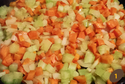 Apkepame daržoves: svogūną, morką, salierą